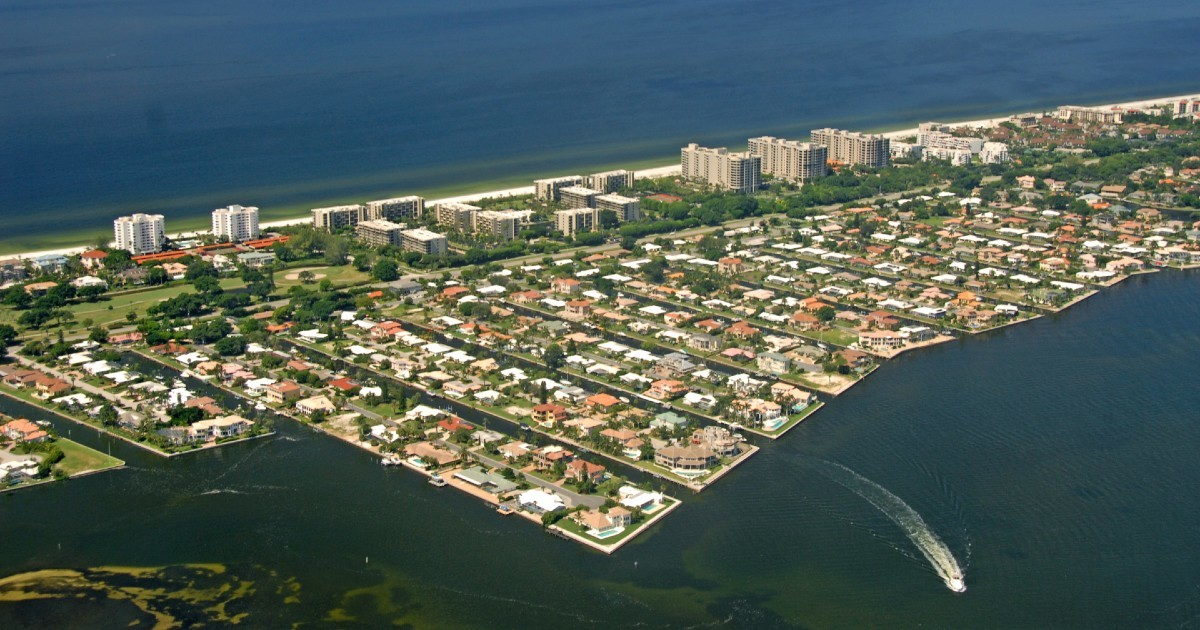 Country Club Shores community on Longboat Key Florida