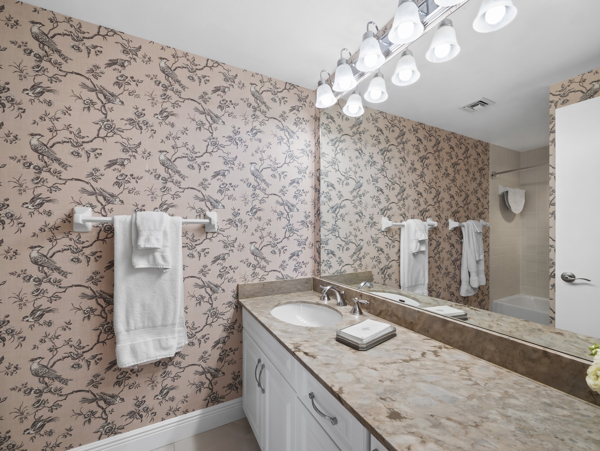 1211 Gulf of Mexico Dr U601 Longboat Key FL MLS A4644113 (29)