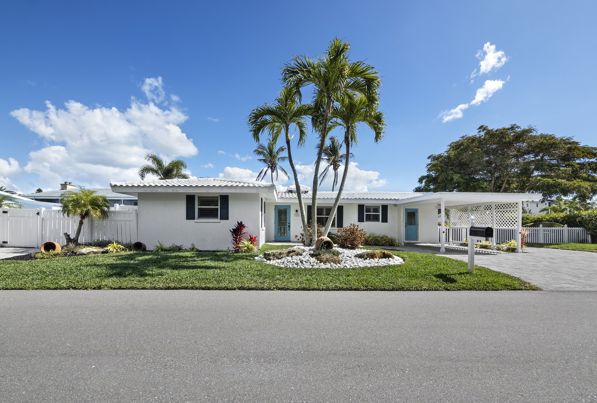 726 Jungle Queen Way Longboat Key FL 34228 MLS A4684733 (1)